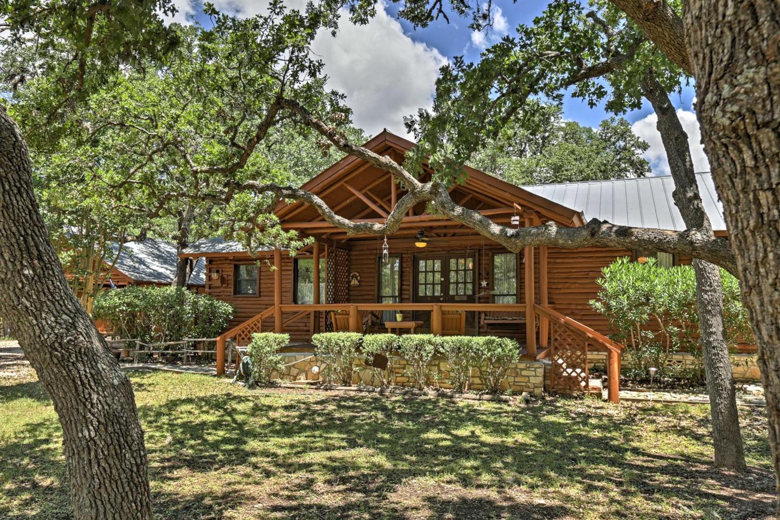 2 Canyon Lake Cabins - 3BR Total - on 2.7 Acres!