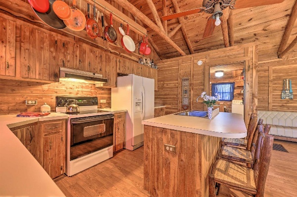 2 Canyon Lake Cabins - 3BR Total - on 2.7 Acres! image 7